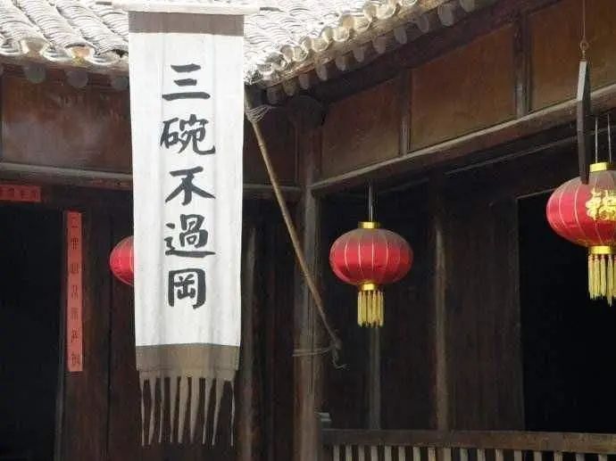 武松連干15碗酒，相當(dāng)于現(xiàn)在的多少酒量？.jpg