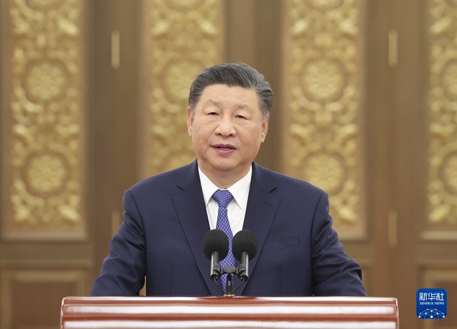 習(xí)近平在接見(jiàn)探月工程嫦娥六號(hào)任務(wù)參研參試人員代表.jpg