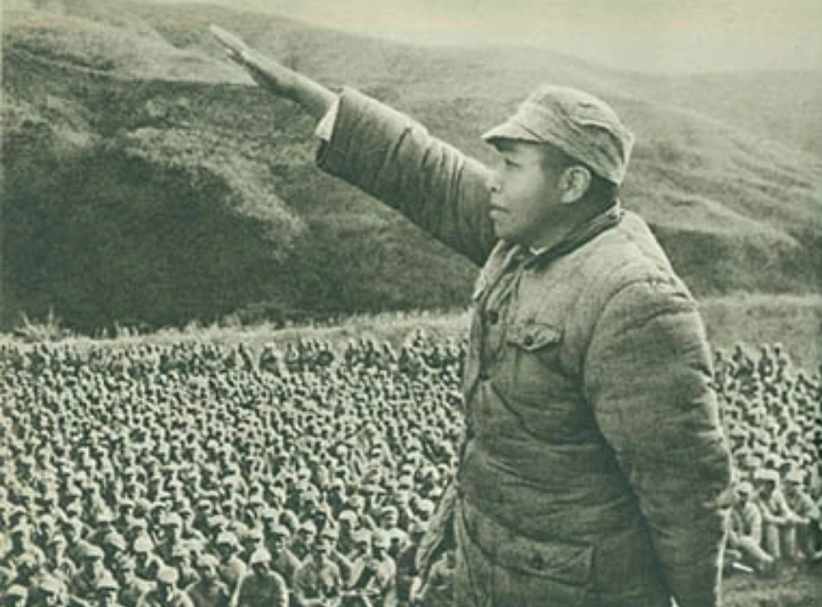 1947年，彭德懷在動員大會上講話.png