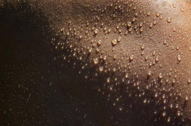 出汗.jpg 出汗.jpg