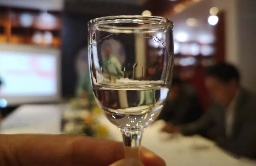 掛杯白酒.jpg 掛杯白酒.jpg