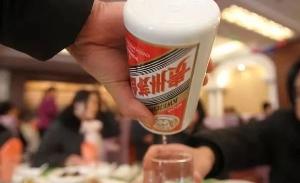 “禁酒令”再升級！工作餐不得提供高檔菜肴，不得提供香煙，不上酒....jpg