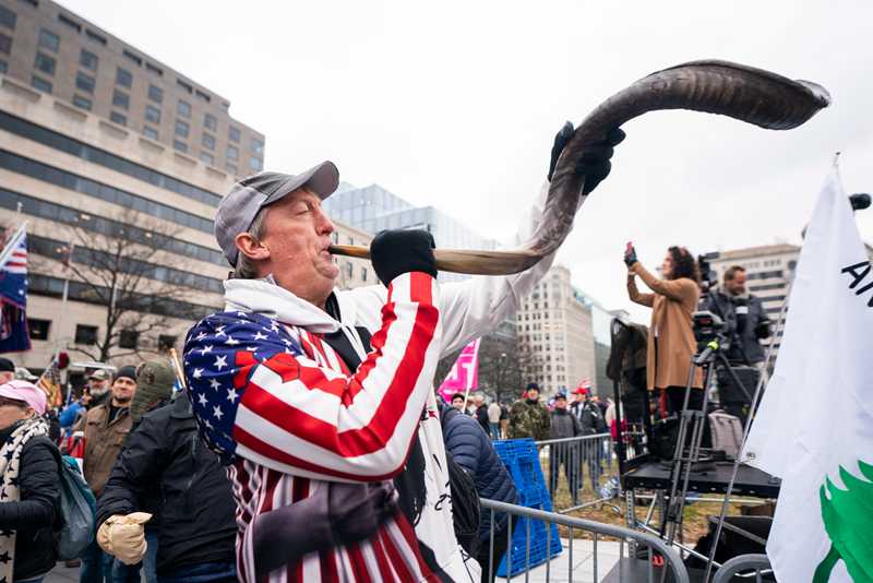 數(shù)千“鐵粉”聚集華盛頓抗議，特朗普乘直升機(jī)“支援”_鳳凰網(wǎng)視頻_鳳凰網(wǎng)