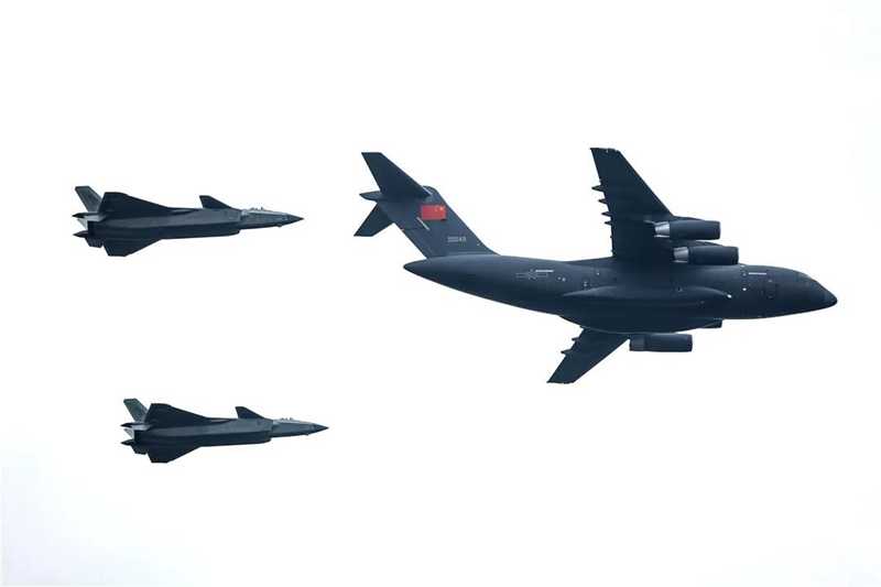 2022年9月16日，空軍兩架戰(zhàn)斗機(jī)為護(hù)送志愿軍烈士遺骸的專機(jī)護(hù)航。.jpg