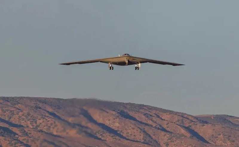 B-21隱身戰(zhàn)略轟炸機首飛_編輯.jpg