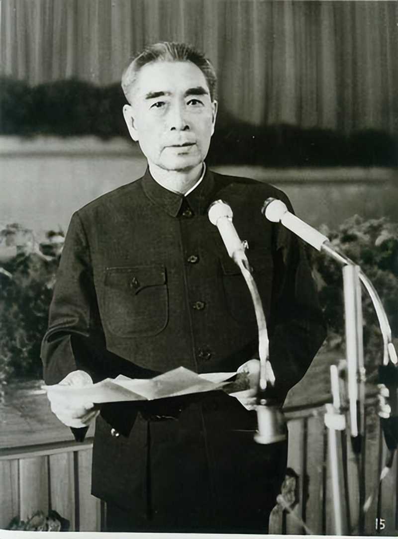 卓別林在飯桌上問周總理：能送我一瓶茅臺(tái)嗎？總理的回應(yīng)令人暖心