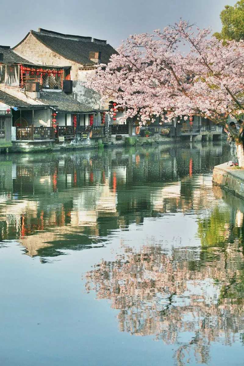 如果厭倦了城市里的紛擾喧囂，不如便按著自己的喜好，尋一處靜謐古鎮(zhèn)小住幾日，享一段慵懶時光。.jpg