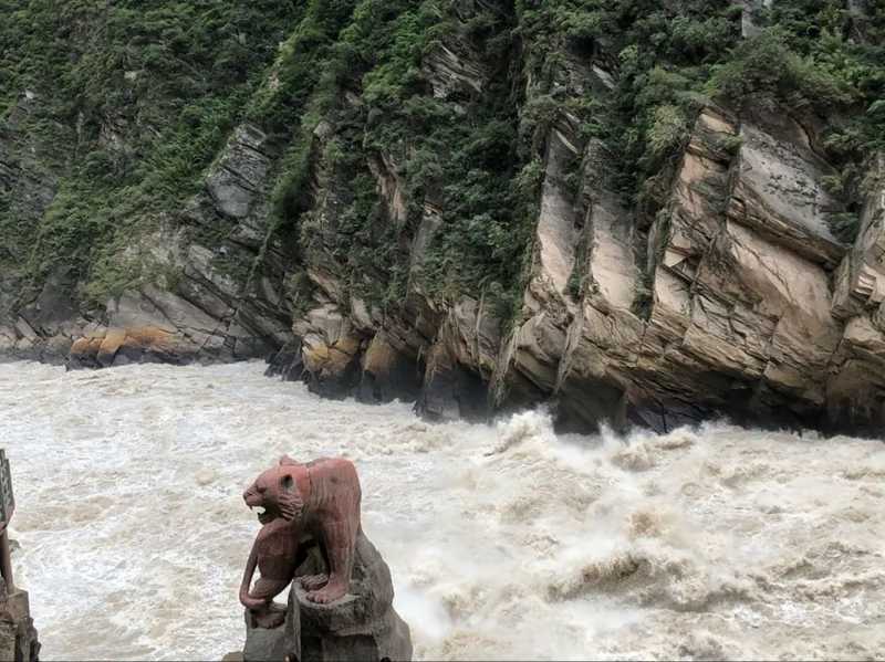 這，是秀麗的虎跳峽.jpg