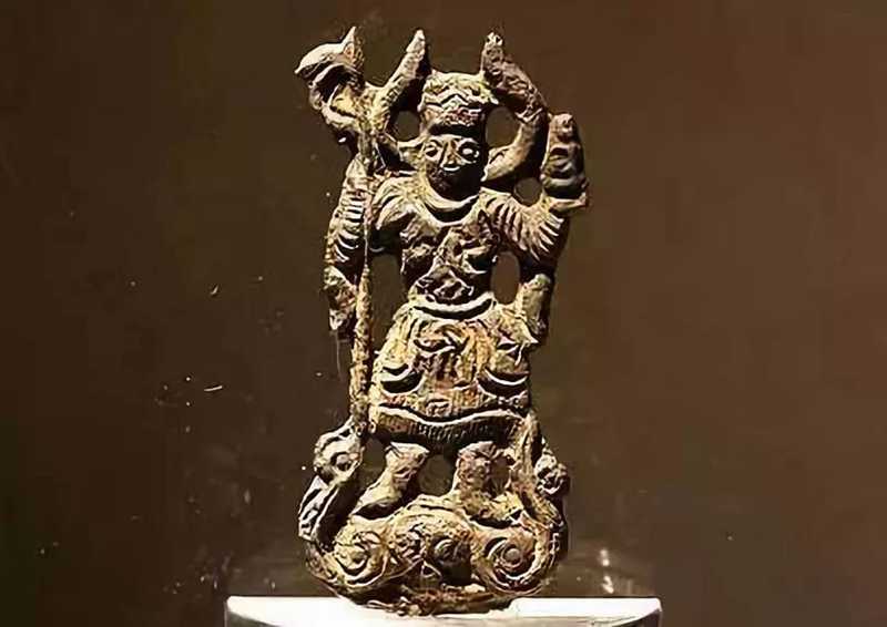 除此之外雷峰塔的地宮和鐵函內(nèi)還出土了大量其它珍貴文物。4.jpg