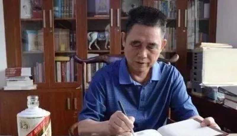 1981年鄒開良任茅臺酒廠廠長，季克良任副廠長。.jpg