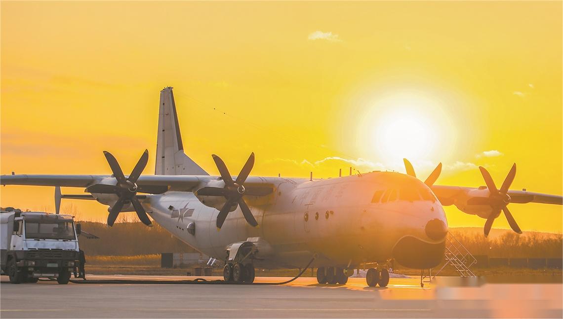 起飛前進(jìn)行機(jī)務(wù)準(zhǔn)備。.jpg
