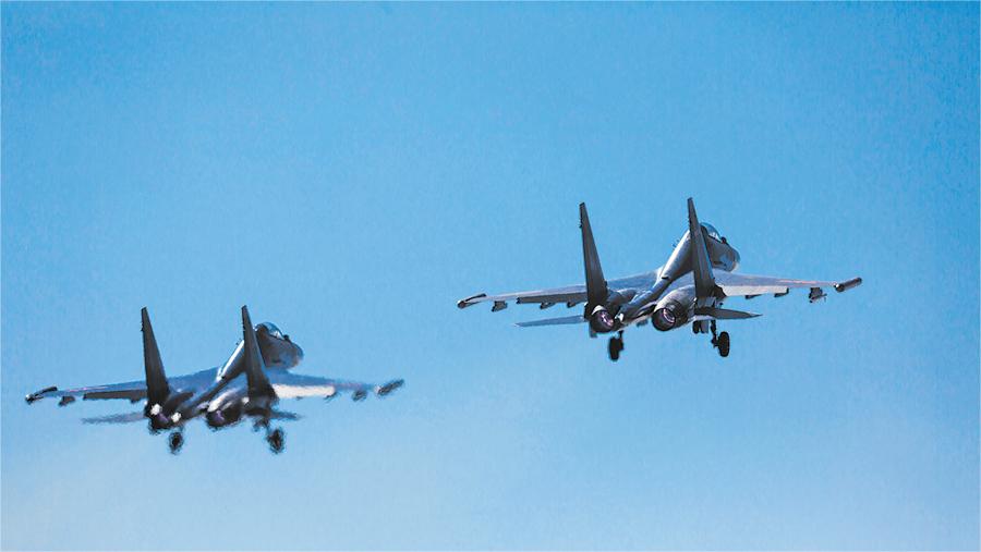 初冬， 空軍航空兵某旅開(kāi)展飛行訓(xùn)練.jpg