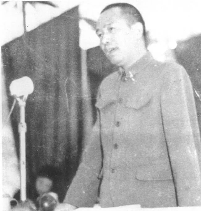 1958年，余秋里在青海冷湖油田職工大會(huì)上講話(huà).jpg