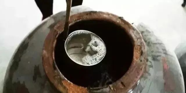 不知道大家有沒有發(fā)現(xiàn)這么一個(gè)問題，在寒冷的冬天，無論天氣再怎么殘酷，白酒都不會(huì)結(jié)冰，似乎它一點(diǎn)都不怕冷呢？2.jpg
