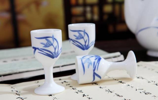千年以來(lái)，飲酒詩(shī)詞燦若繁星。然而有些卻被歷史塵埃掩映，未能盡展光華。它們雖非膾炙人口之作，卻同樣飽含深情與智慧。1.jpg