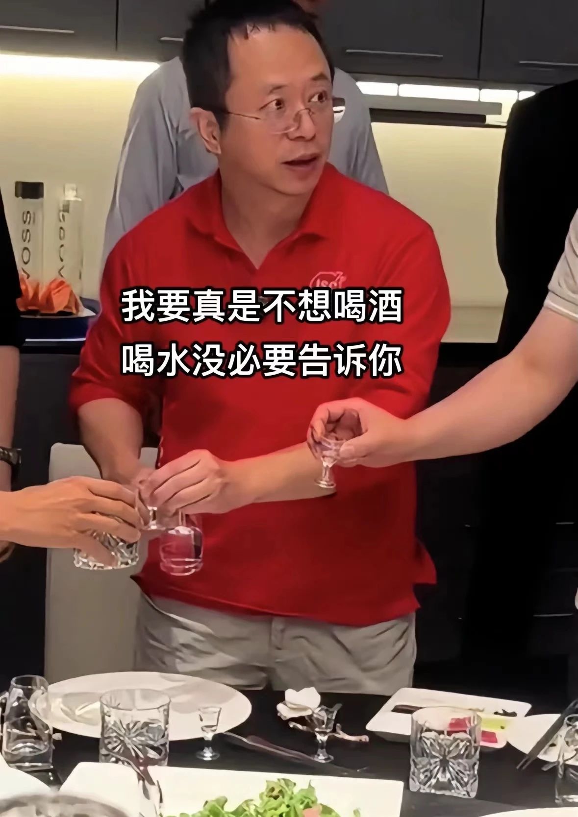 酒局：圈子不同，不必強融2.jpg
