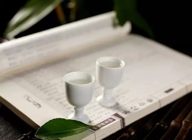 《道德經(jīng)》中的8句箴言，道盡酒中的人生智慧.jpg