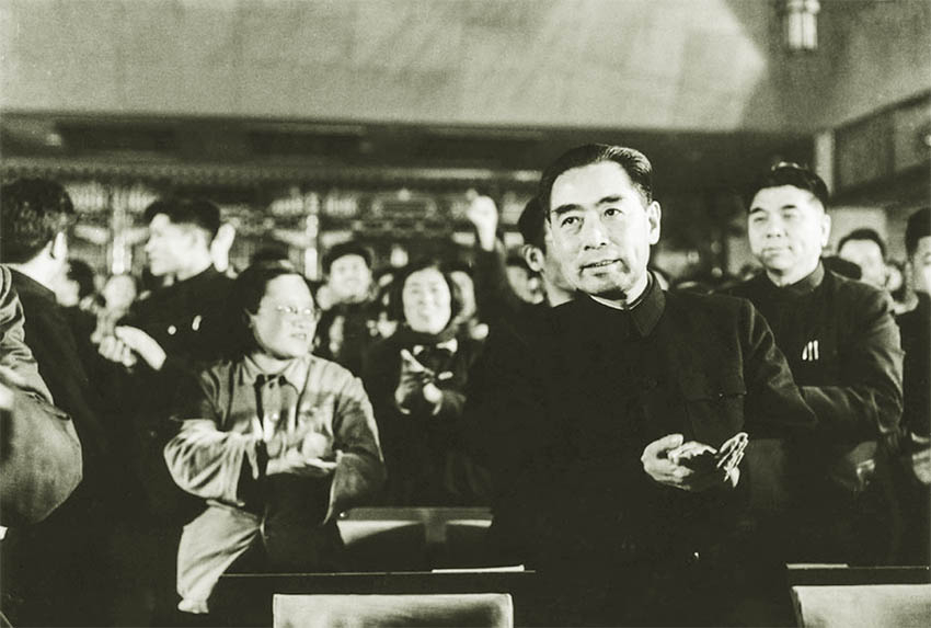 殫精竭慮，周恩來為恢復(fù)全國高考奠定的基礎(chǔ).jpg