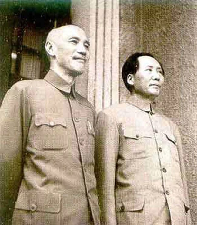 1945年8月，毛澤東與蔣介石在重慶合影.jpg
