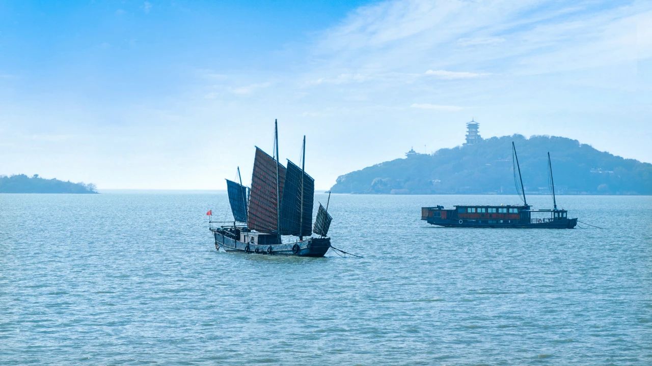 前山槎牙忽變態(tài)，后嶺雜沓如驚奔1.jpg